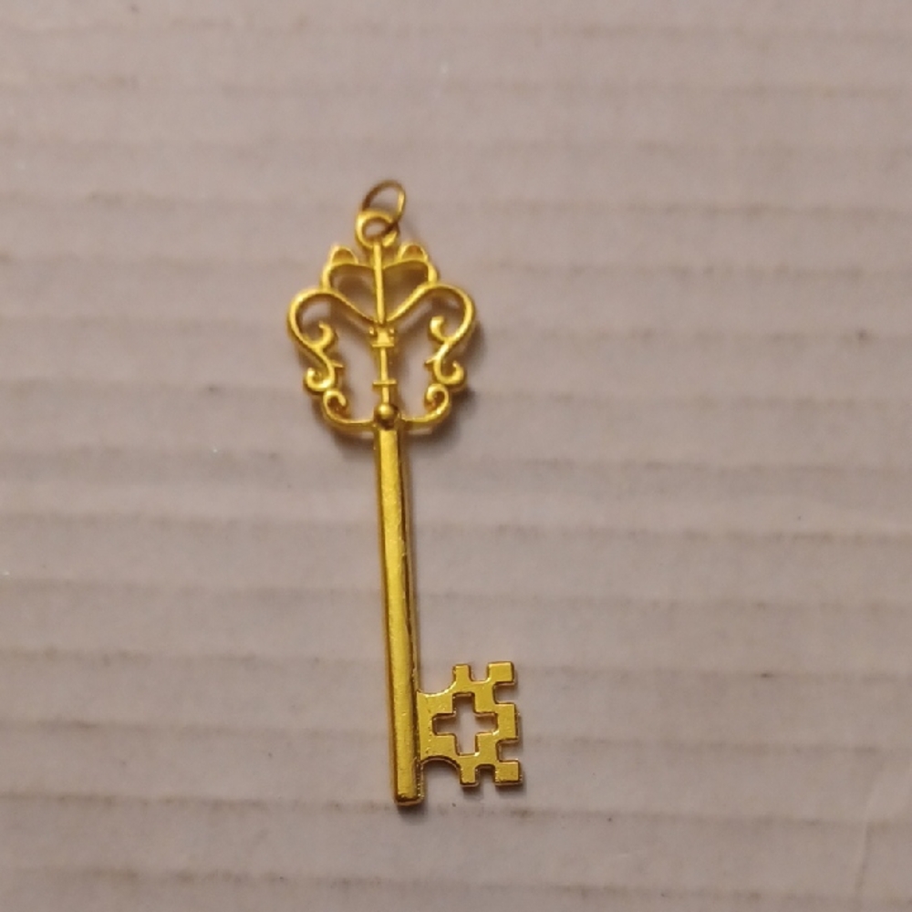 4/$40 New Elegant Gold Key Pendant Or Charm